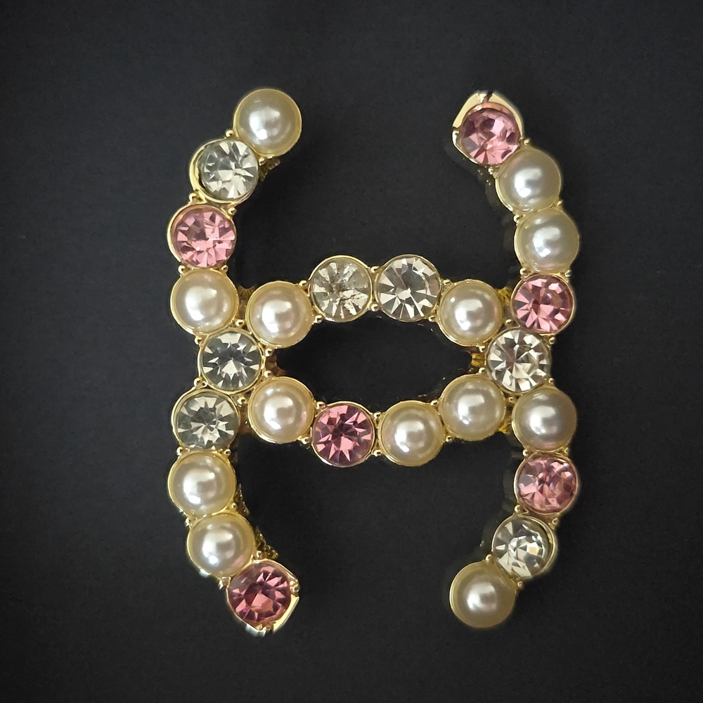 Like New! Authentic CHANEL CC Pearl Crystal Embellished Brooch PINK - Picture 10 of 16